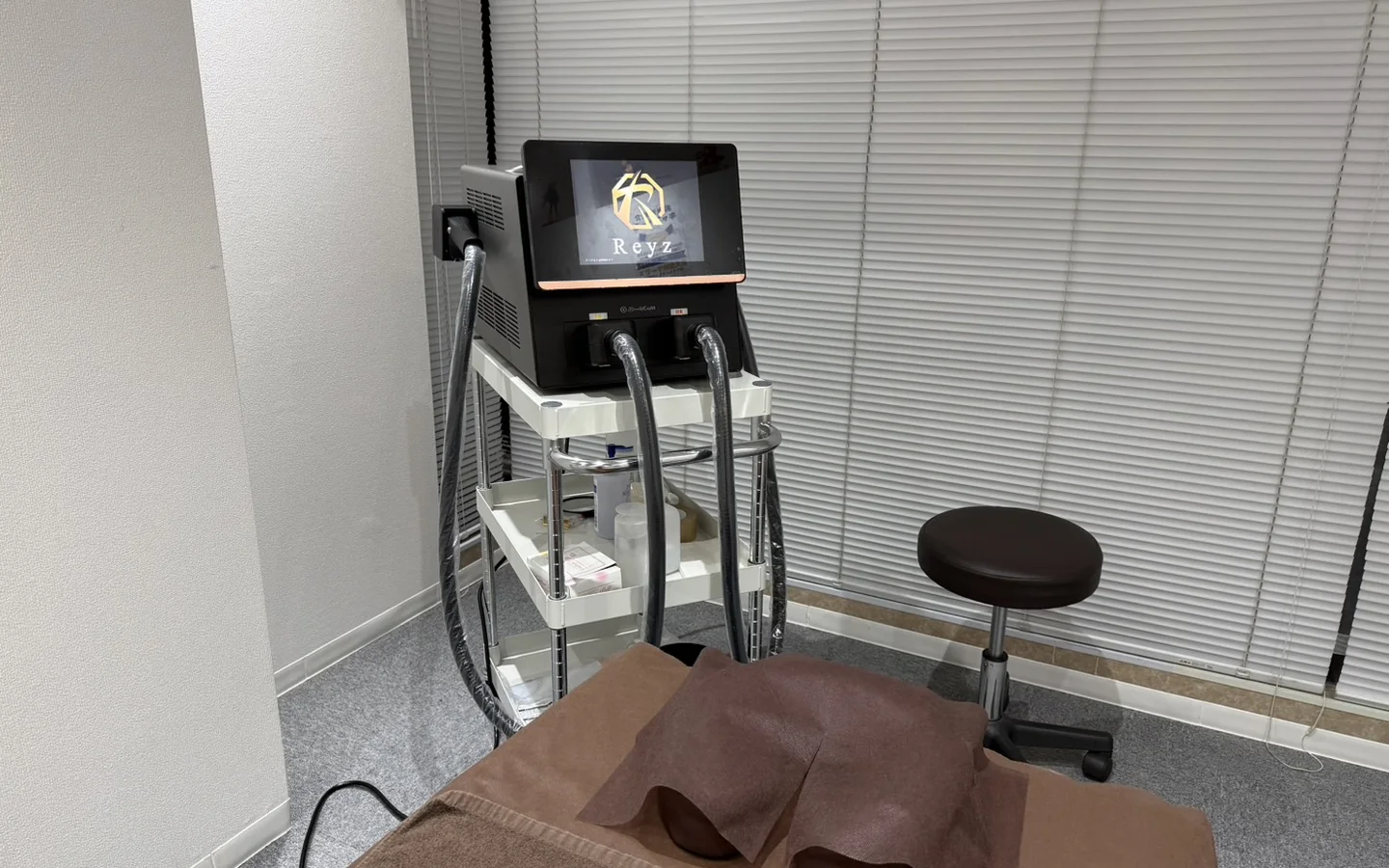 Reyzの施術ルームと脱毛機